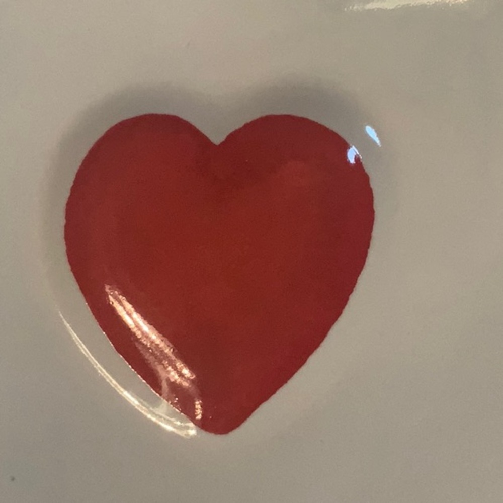 This is a set of four brand new Valentine plates with a heart in the center. - Picture 2 of 3